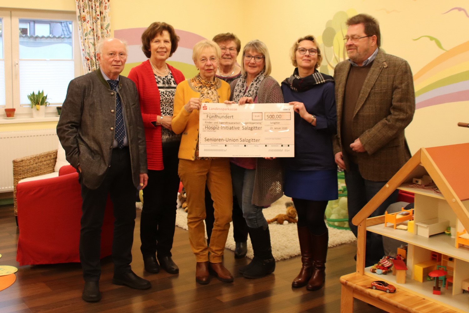 Bild v. l.n.r.: Hans Verstegen (Senioren-Union/SU), Gabriele Grabenhorst (Hospiz-Initiative Salzgitter/HI), Karin Verstegen (SU), Brigitte Marlin (SU), Brigitte Beyer (HI), Caren Dittrich (HI), Karl-Heinz Sommer (SU).