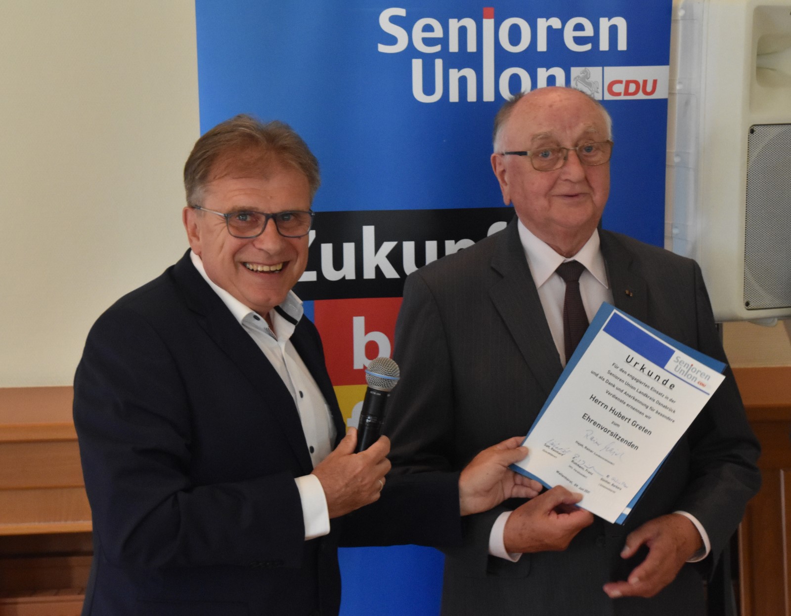 von links: der neue (Gnther Haidukiewitz) und der alte (Hubert Greten) Kreisvorsitzende