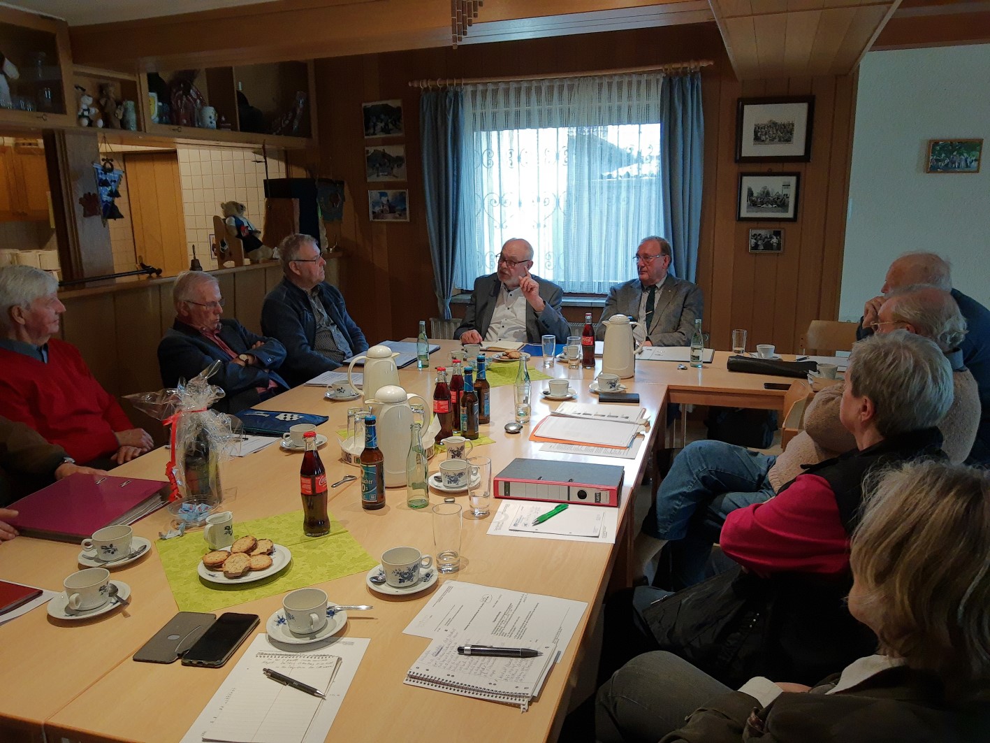 Erweiterte Kreisvorstandssitzung mit dem Landesvorsitzenden Rainer Hajek (Bildmitte)