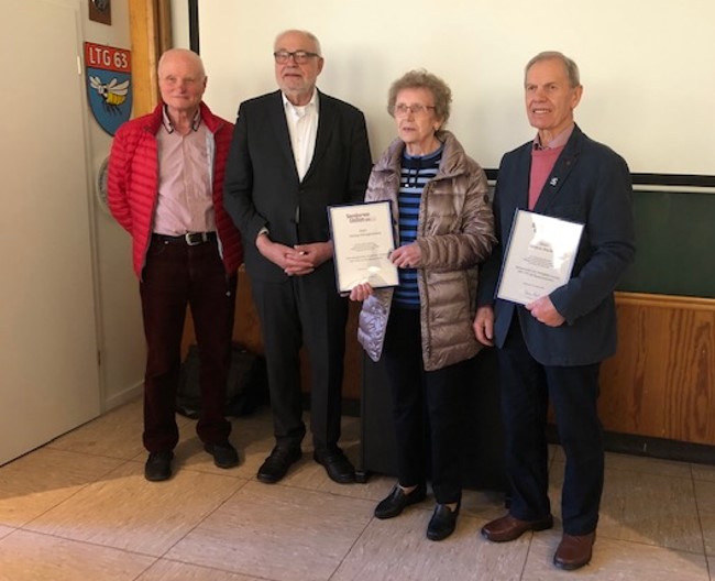 Auf dem Bild von rechts nach links: Herr Buchholz, Frau Ellinghausen in Vertretung von Herrn Ellinghausen, Landesvorsitzender Herr Hajek und Gnter Reise.