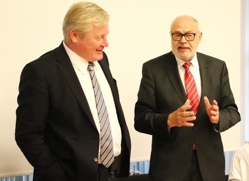 Bernd Althusmann, MdL (links) und Rainer Hajek