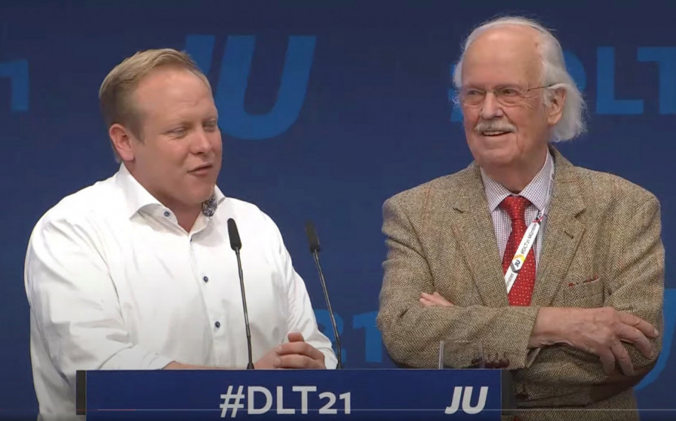 von links: Tilman Kuban (JU-Bundesvorsitzender und Prof. Dr. Otto Wulff, Bundesvorsitzender der Senioren-Union beim Deutschlandtag der Jungen Union